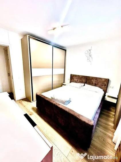 Apartament cu 3 camere decomandat în Poarta 6
