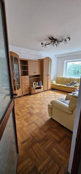 Apartament cu 3 camere decomandat în Siderurgiștilor