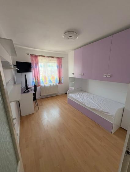 Apartament cu 4 camere decomandat, mobilat în Plopilor