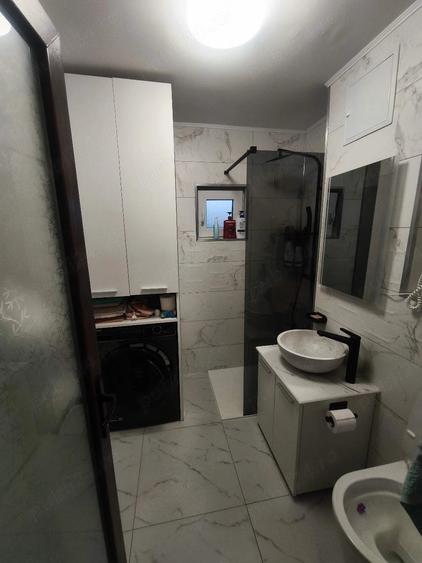 Apartament cu 3 camere semidecomandat în IAR