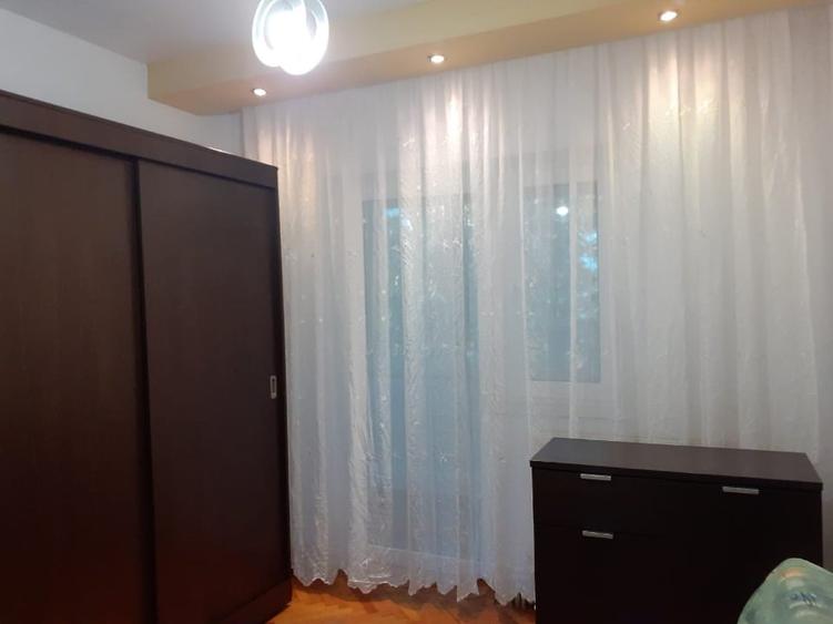 Apartament cu 3 camere semidecomandat, mobilat în Aluta