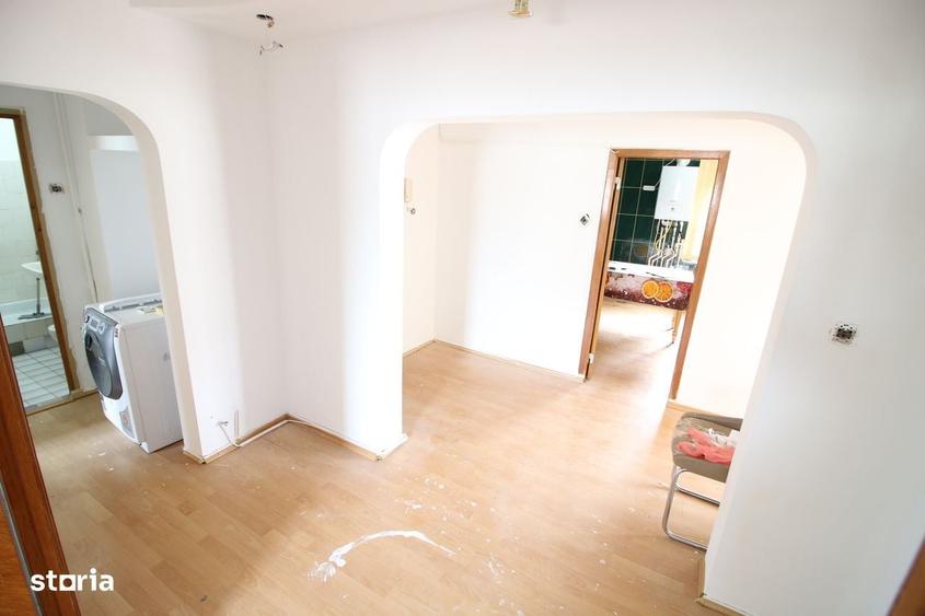 Apartament cu 4 camere decomandat în Micro 17