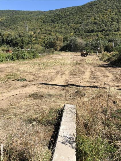 Teren de 4300 mp, în Central