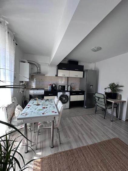 Apartament cu 2 camere semidecomandat în Berceni