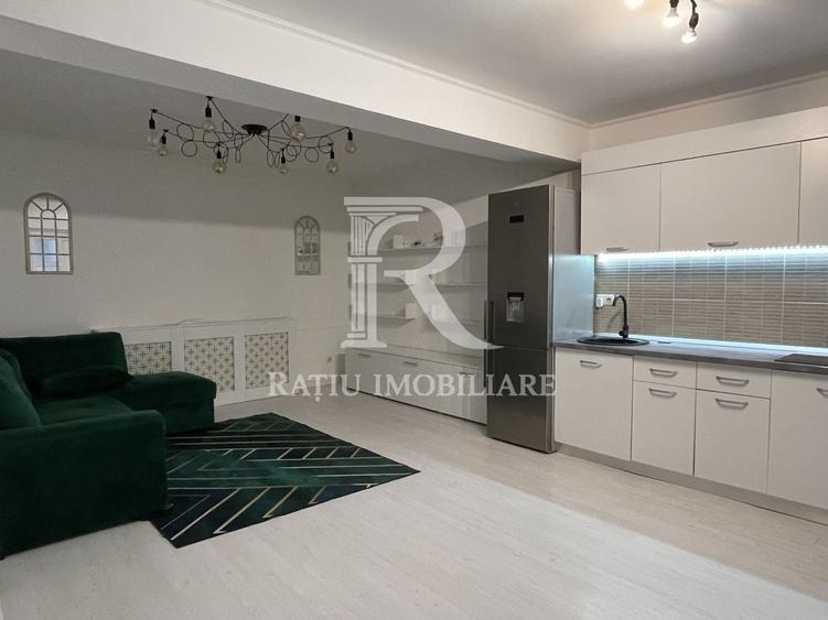 Apartament cu 3 camere semidecomandat, mobilat în Spitalul Județean
