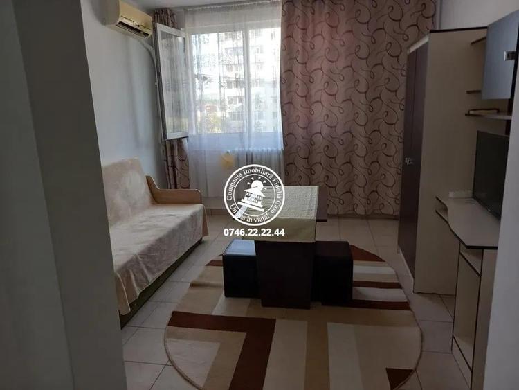 Garsonieră decomandată, mobilată în Podu Roș