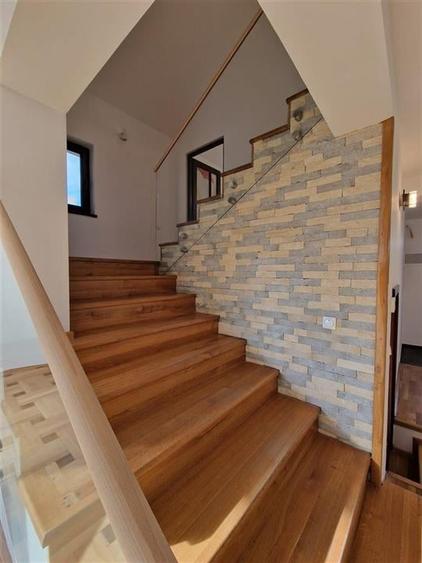 Casă individuală cu 8 camere cu Teren 2756 Mp în Sântandrei