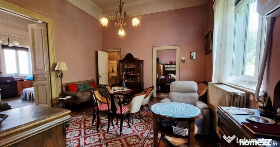 Apartament cu 5 camere semidecomandat în Dacia