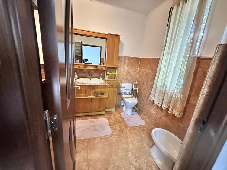 Casă cu 4 camere cu Canalizare în Siretu (Săucești)