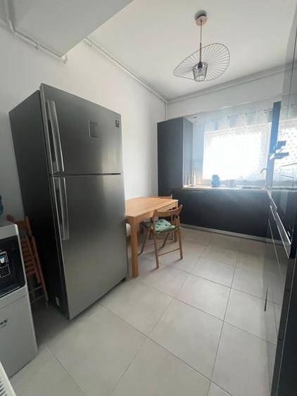 Apartament cu 3 camere decomandat în Otopeni