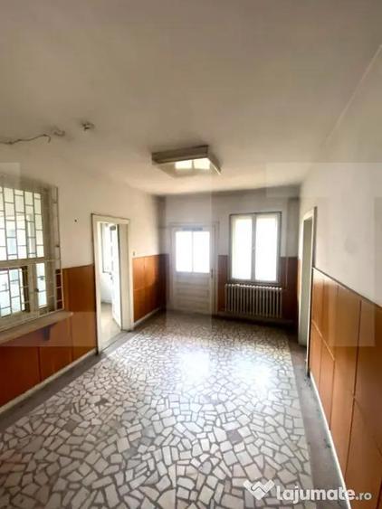 Spațiu comercial, de 594 mp, în Ozun