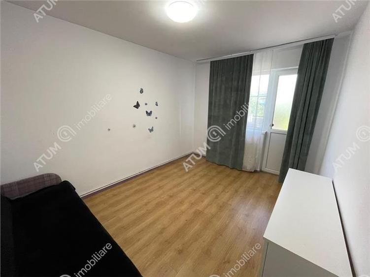 Apartament cu 3 camere decomandat, mobilat în Turnișor
