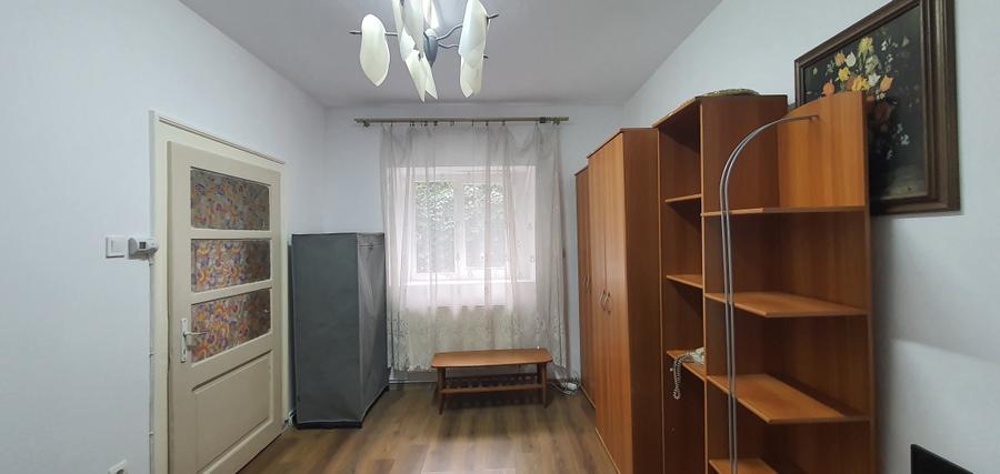 Garsonieră decomandată în Central