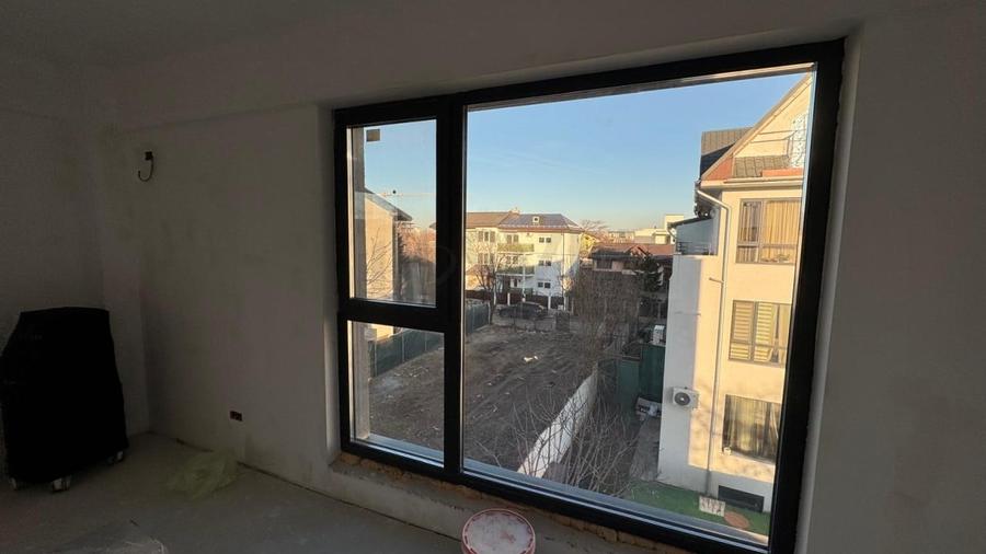 Apartament cu 3 camere decomandat în Aviației