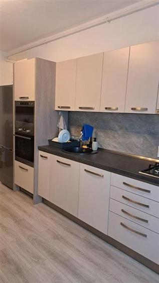 Apartament cu 3 camere decomandat, mobilat în Șelimbăr