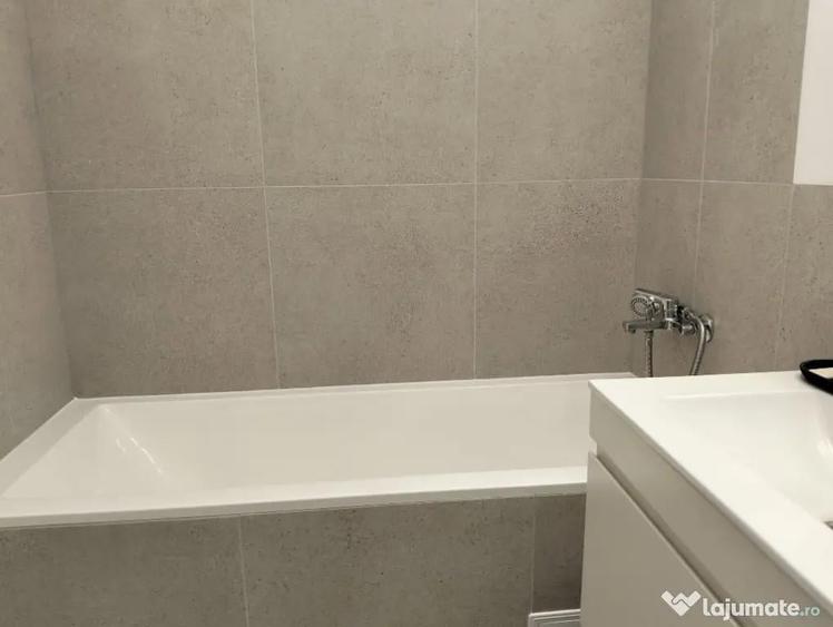 Apartament cu 2 camere decomandat în Baza 3