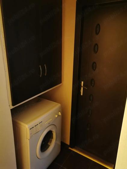 Apartament cu 3 camere decomandat în Vitrometan