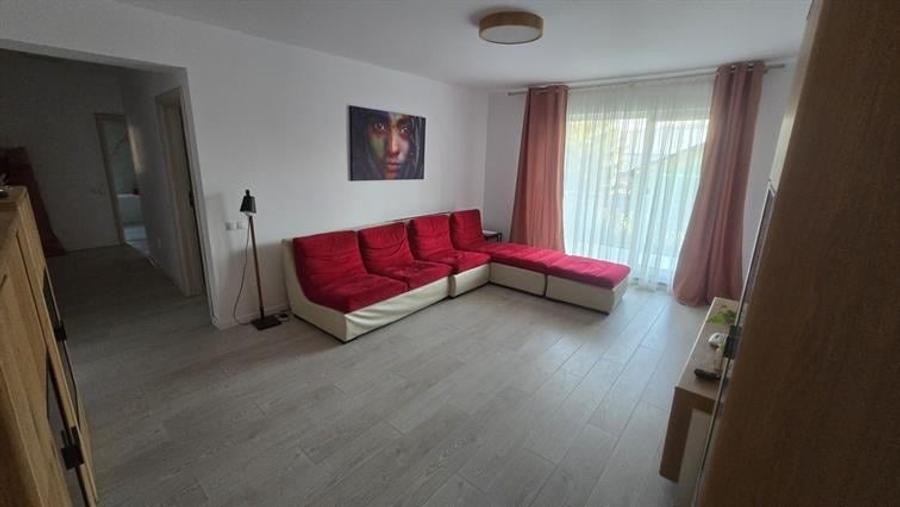 Apartament cu 3 camere semidecomandat în Central