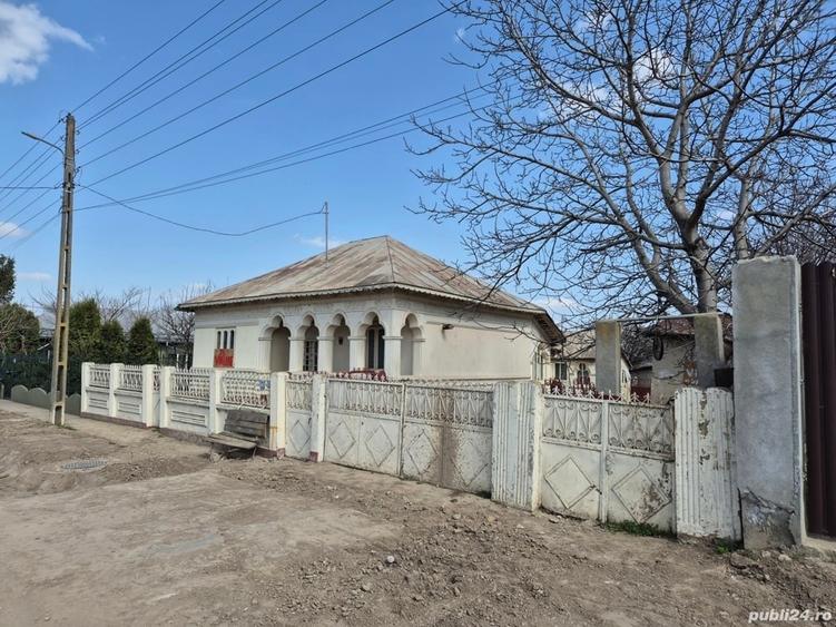 Casă cu 5 camere cu Teren 1200 Mp în Tichilești