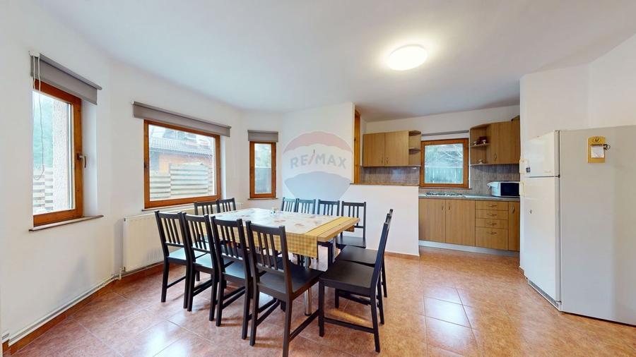 Casă cu 7 camere cu Teren 986 Mp în Plaiul Foii