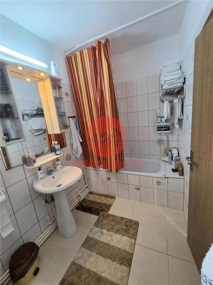 Casă cu 5 camere cu Teren 593 Mp în Central
