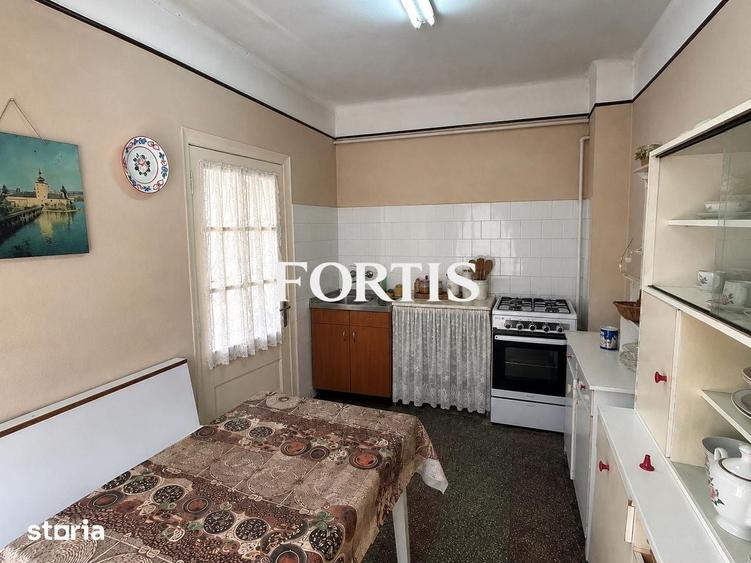 Casă cu 5 camere cu Teren 400 Mp în Central
