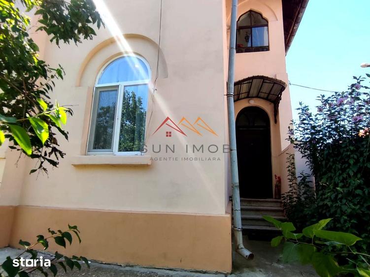 Casă cu 10 camere cu Teren 355 Mp în Ana Ipătescu