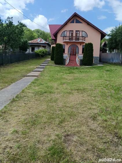 Casă cu 3 camere cu Teren 900 Mp în Teișani