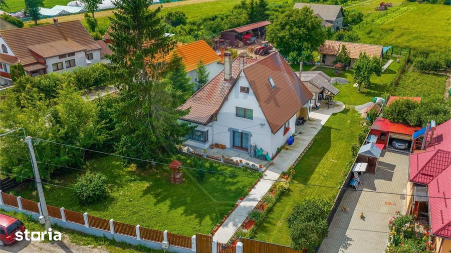Casă cu 8 camere cu Teren 7150 Mp în Ozun