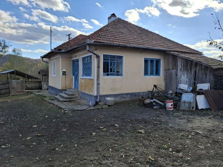 Casă cu 3 camere în Băbeni
