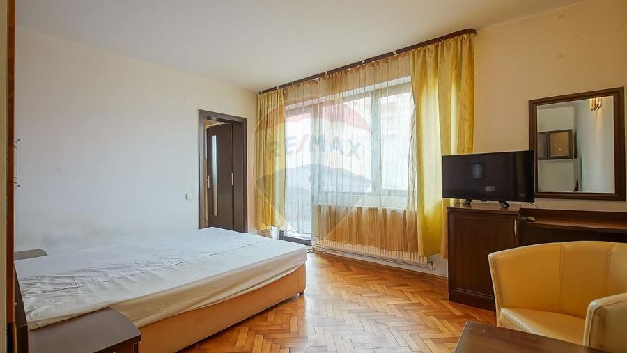 Casă individuală cu 12 camere cu Canalizare în Astra