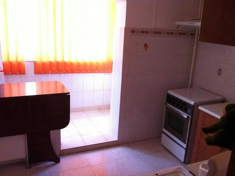 Apartament cu 2 camere semidecomandat, mobilat în Tătărași