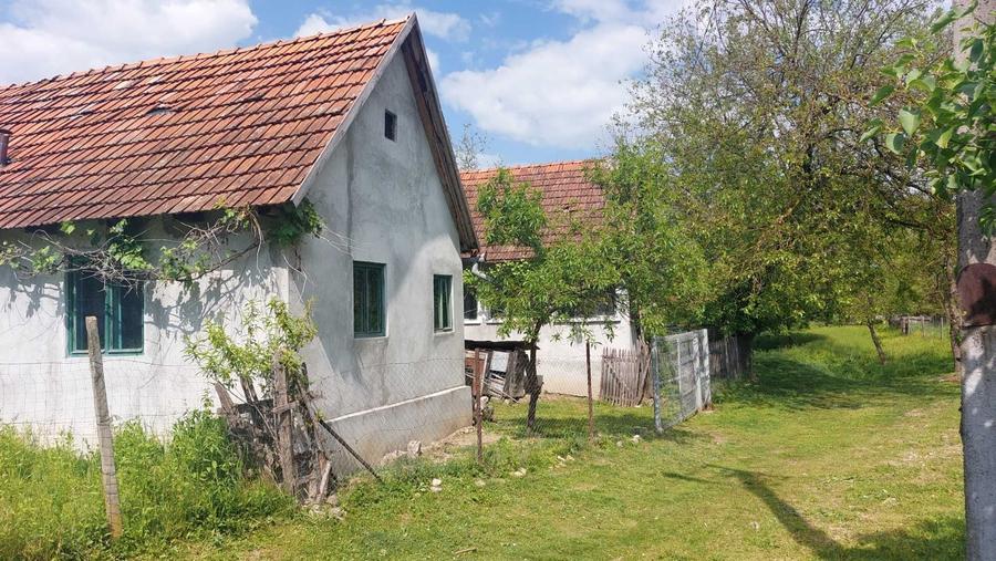 Casă cu 3 camere în Nadăș