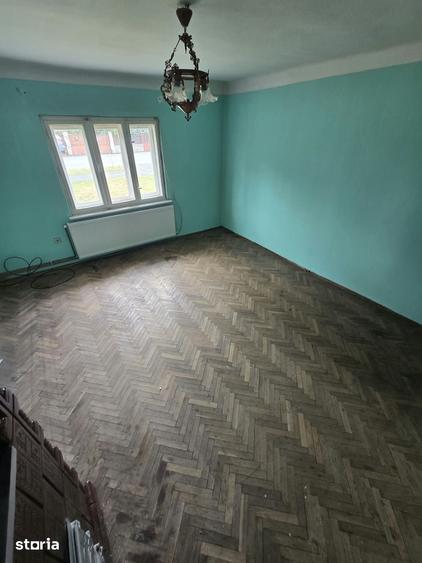 Casă cu 4 camere cu Teren 719 Mp în Burdea