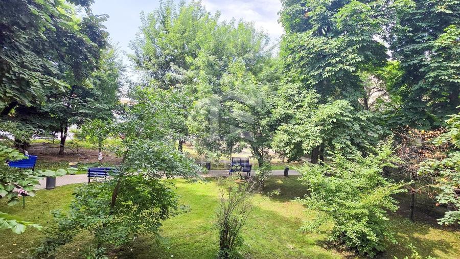 Apartament cu 2 camere semidecomandat, mobilat în Berceni