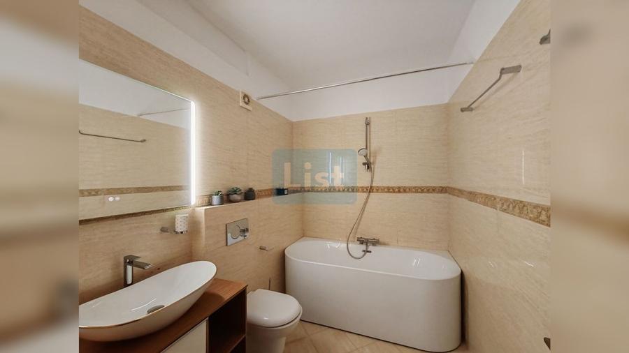 Apartament cu 5 camere semidecomandat, mobilat în Bună Ziua