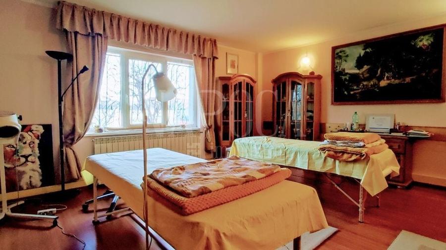 Casă individuală cu 5 camere cu Canalizare în Sânmartin