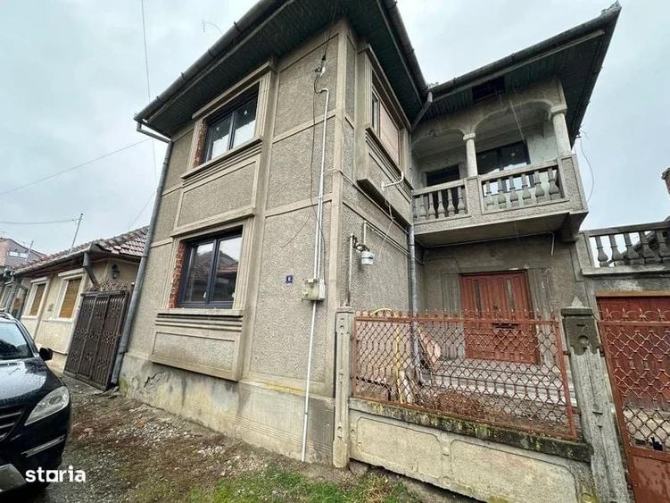 Casă cu 4 camere în Central
