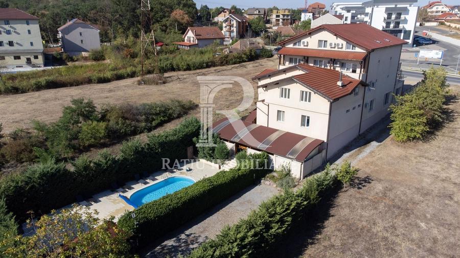 Casă individuală cu 18 camere cu Piscina în Sânmartin