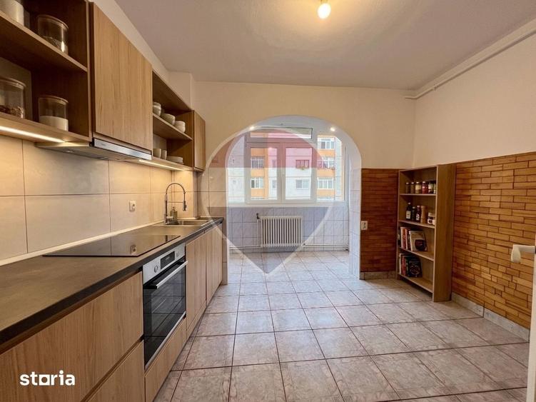 Apartament cu 3 camere decomandat în Vasile Aaron