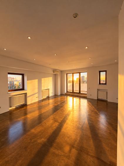 Apartament cu 4 camere decomandat în Floreasca