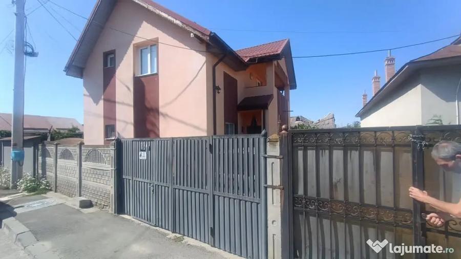 Casă cu 5 camere cu Teren 250 Mp în Brestei