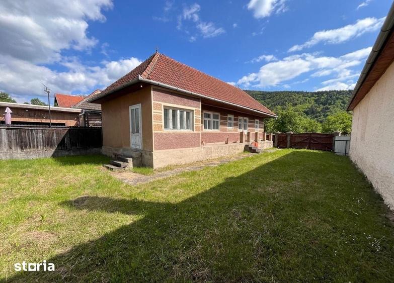 Casă cu 2 camere cu Teren 659 Mp în Central