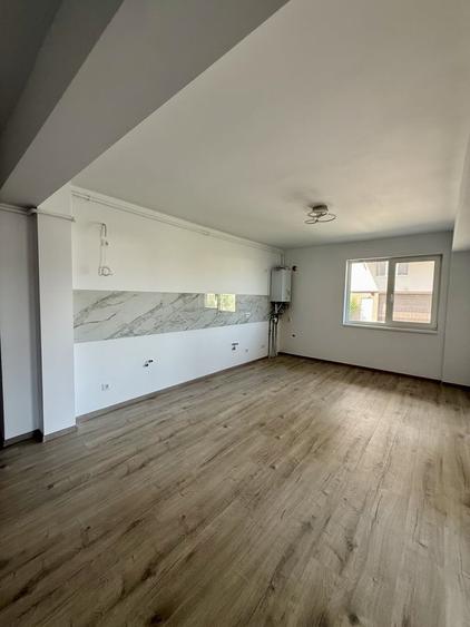 Apartament cu 5 camere semidecomandat în Central