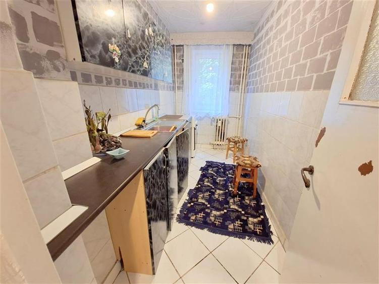 Apartament cu 3 camere decomandat în Narcisa