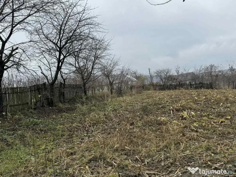 Teren de 2550 mp, în Rotunda