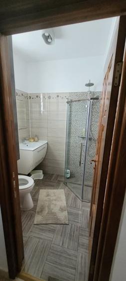 Duplex cu 5 camere cu Canalizare în Apărătorii Patriei