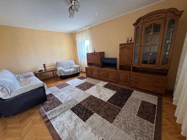 Apartament cu 3 camere decomandat în Inel II