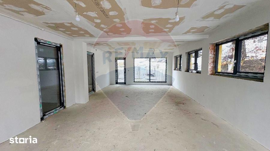Casă cu 6 camere cu Teren 822 Mp în Central