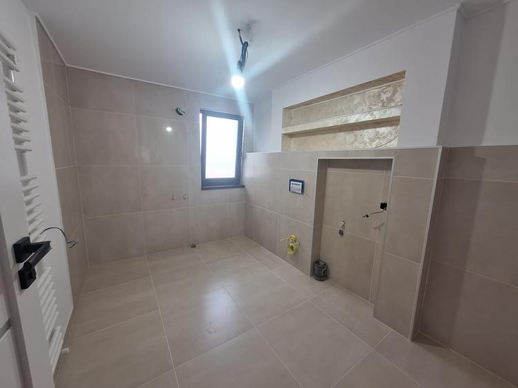 Casă individuală cu 5 camere cu Canalizare în Câmpenești